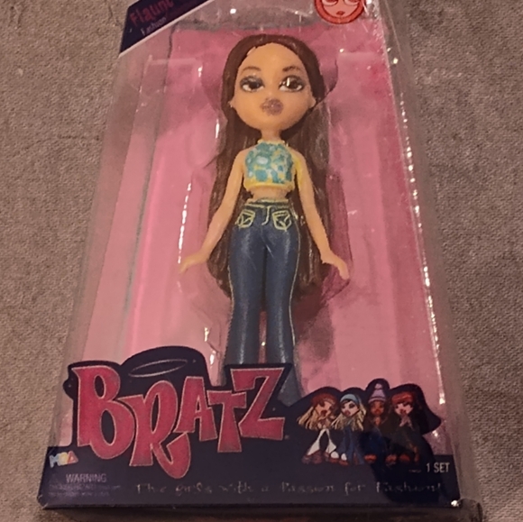 NEW! Mini Bratz Dolls (Set Of 2) - Picture 6 of 9